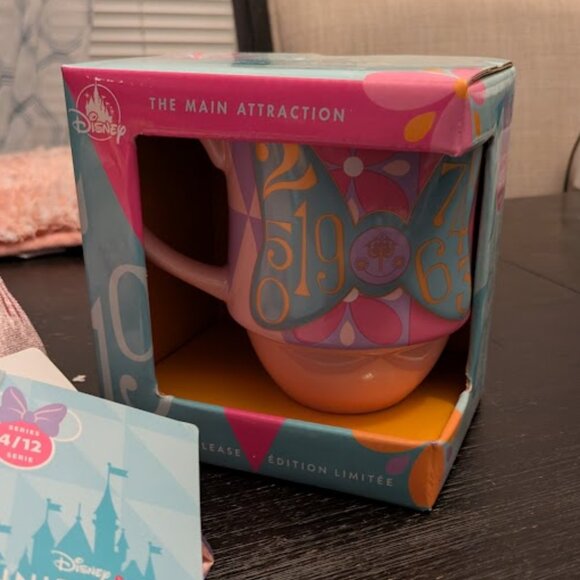 ⬇️PD⬇️DISNEY MINNIE MOUSE + Pin Set,Cup & Magic Band LIMITED RELEASE COLLECTIBLE - Picture 5 of 9